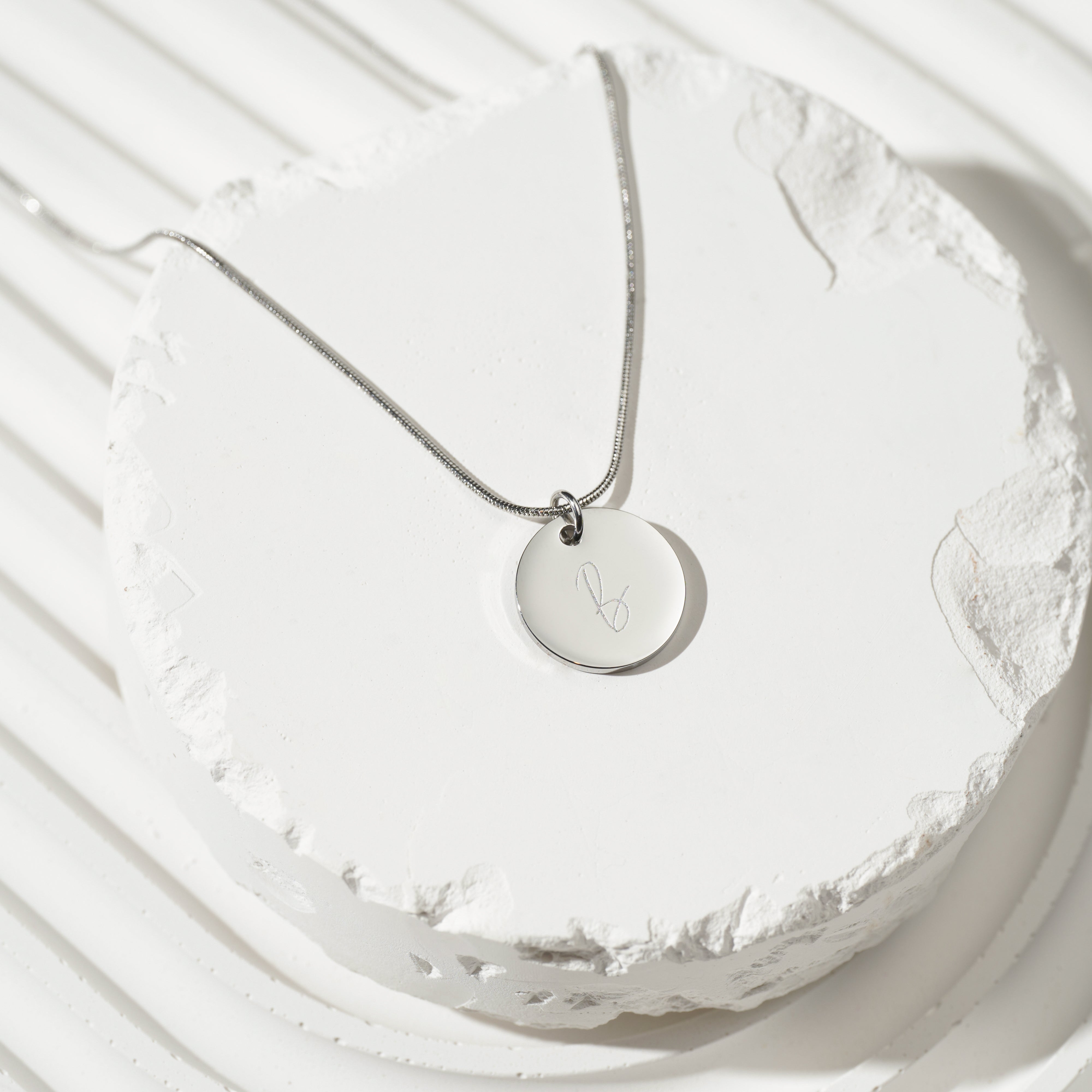 BRYCE – Monogrammkette mit rundem Anhänger