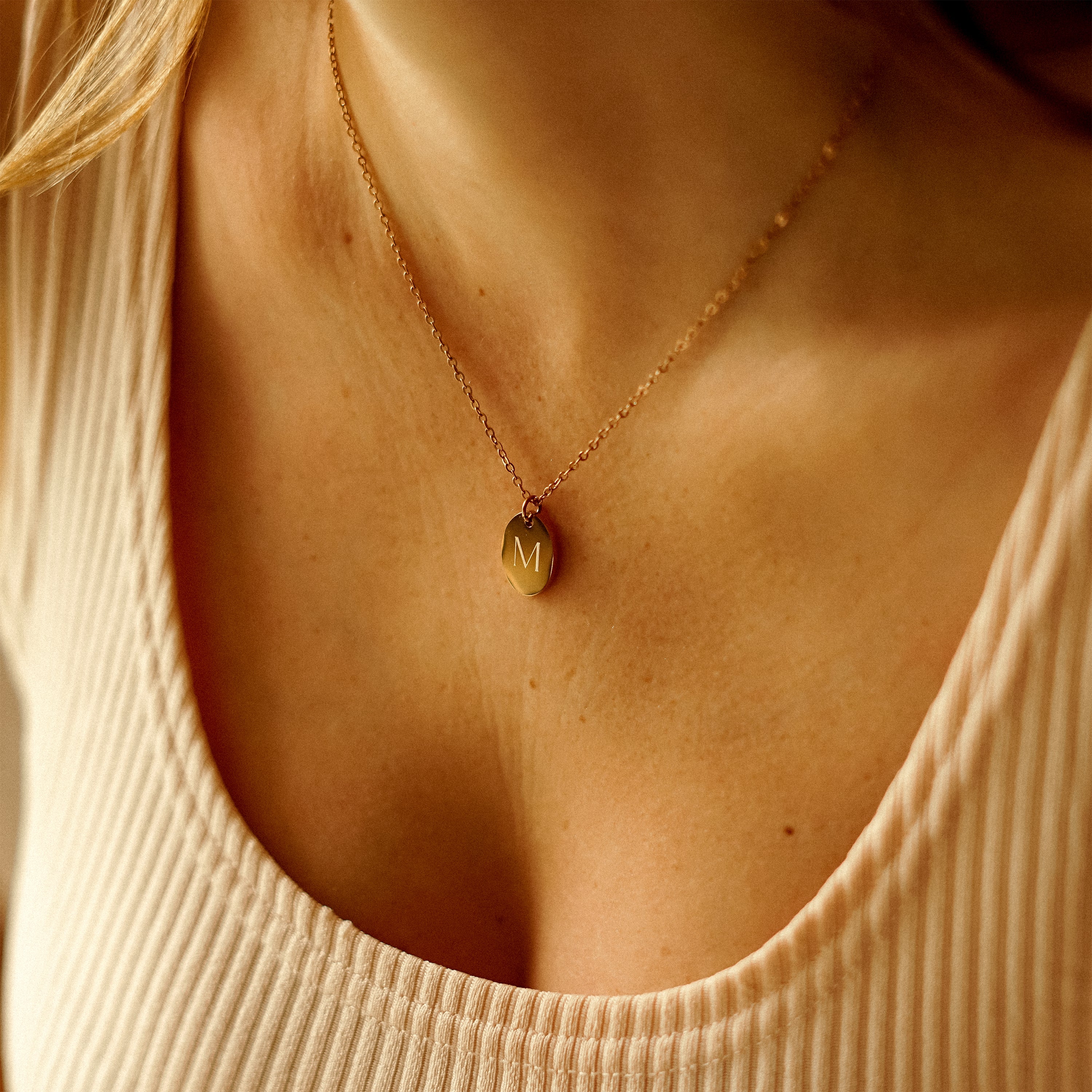 RHIANNON – Monogrammkette mit ovalem Anhänger